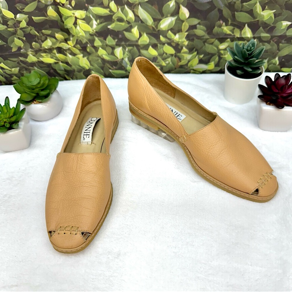 {Connie} VTG Leather Flats with Laser cutout & Stitch Detailing - Made in Brazil